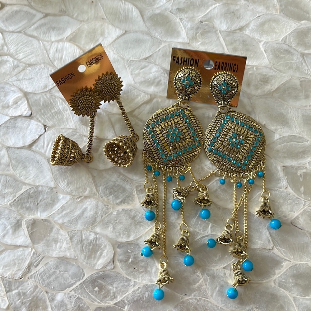 Gold plated fashion earrings with beautiful intricate details 🌻 2 for 1 !